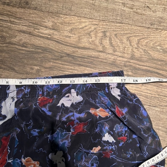 Womens shorts size L preloved - Picture 4 of 5